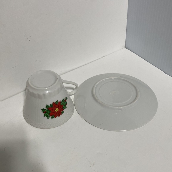 TEACUP and SAUCER CANDLE Holly Leaf Winter Holiday Design Fine Bone China 4 oz - Picture 10 of 11